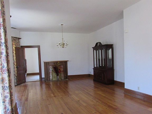 3rd image of 219 Montgomery Ave