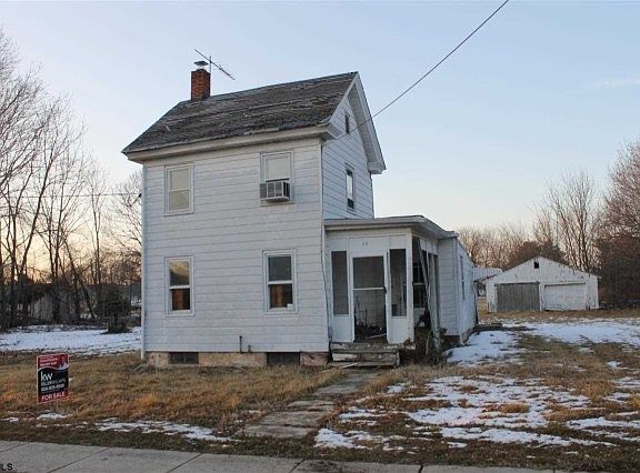 4th image of 27 West Ave