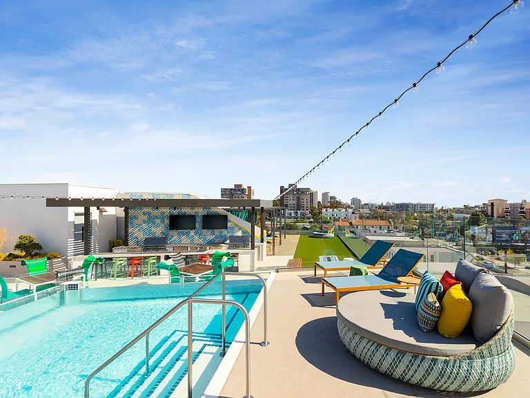 Rooftop lounge (020) 0050 LM