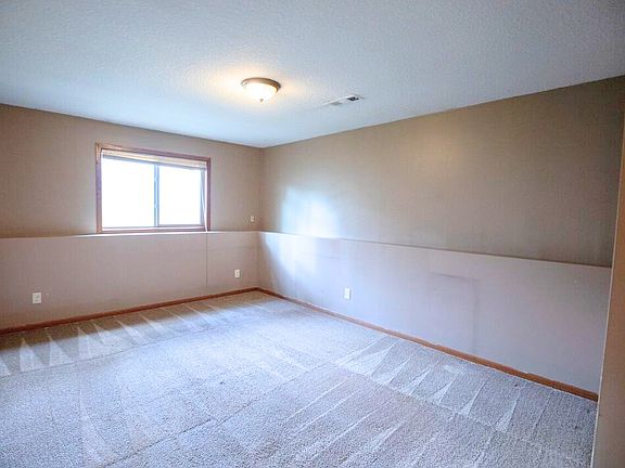 4th image of 7425 Meadowwood Dr N