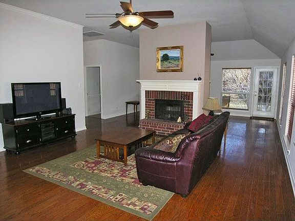 3rd image of 3649 Blue Spruce Dr