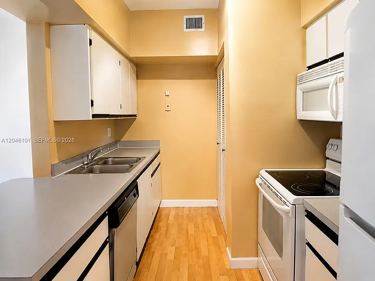 18338 NW 68th Ave #D — Photo 5
