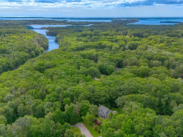 15 Goldenrod Lane, Falmouth, ME 04105
