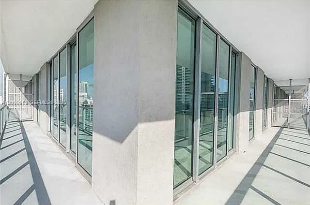 Axis — Photo 2