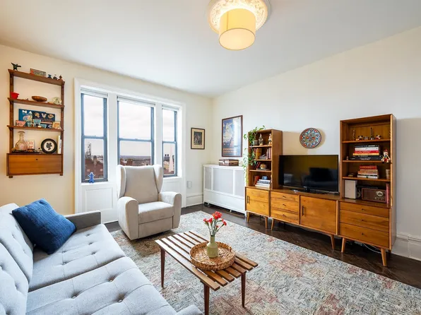 2672 Kennedy Boulevard image 1 of 12