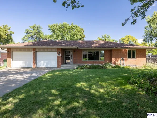 14540 Oak Ln, Waverly, NE 68462