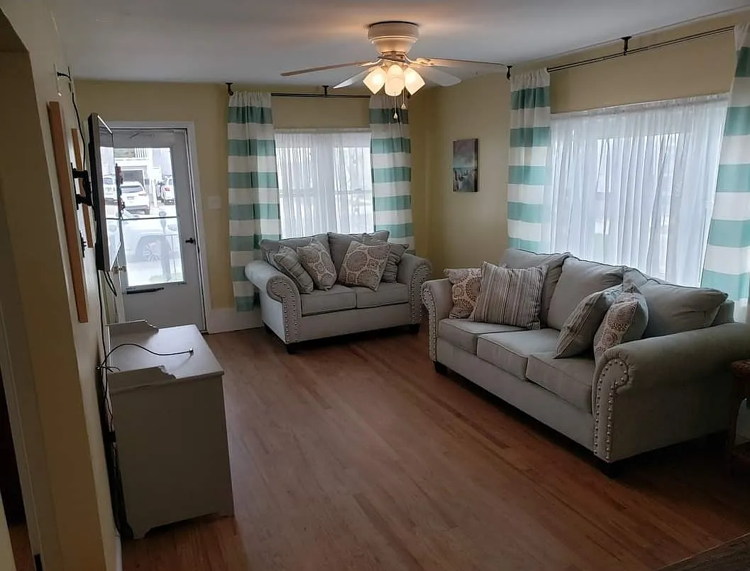 2 bed, 850 sqft, $1,800 — Photo 2