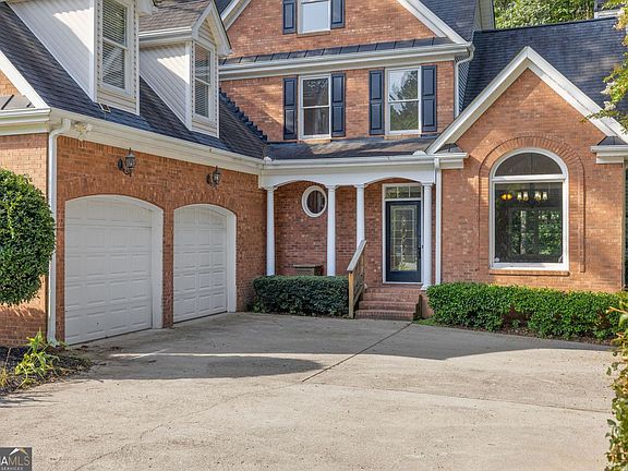 3rd image of 395 Amberbrook Cir