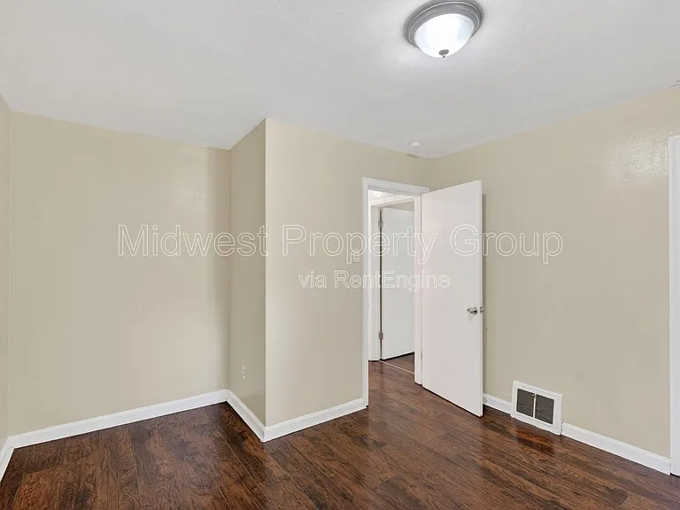 224 S Harvey Ave — Photo 10