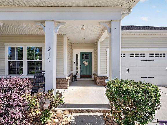 3rd image of 211 Picketts Mill Dr