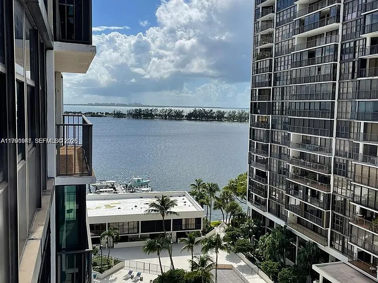 1915 Brickell Ave #C1109 — Photo 4