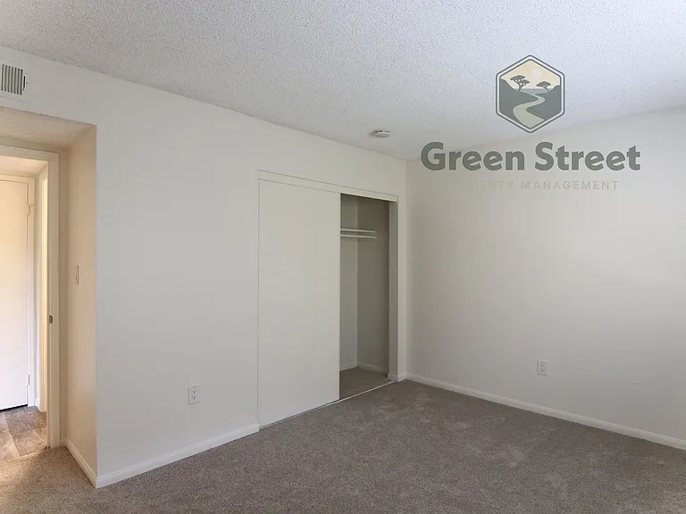 6812 Hyde Park Dr — Photo 18