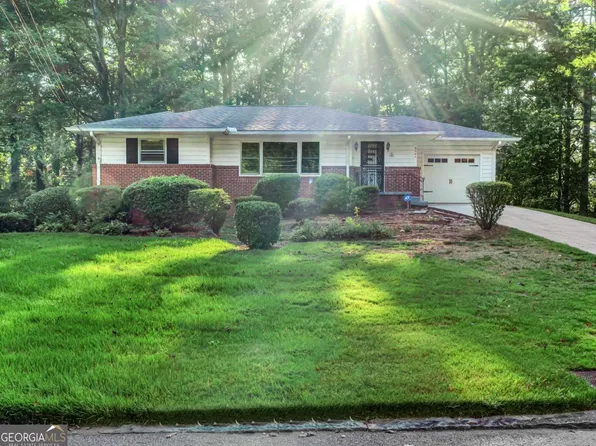 2560 Wood Valley Dr, East Pt, GA 30344