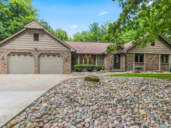 3512 Blackberry Ln, Green Bay, WI 54313