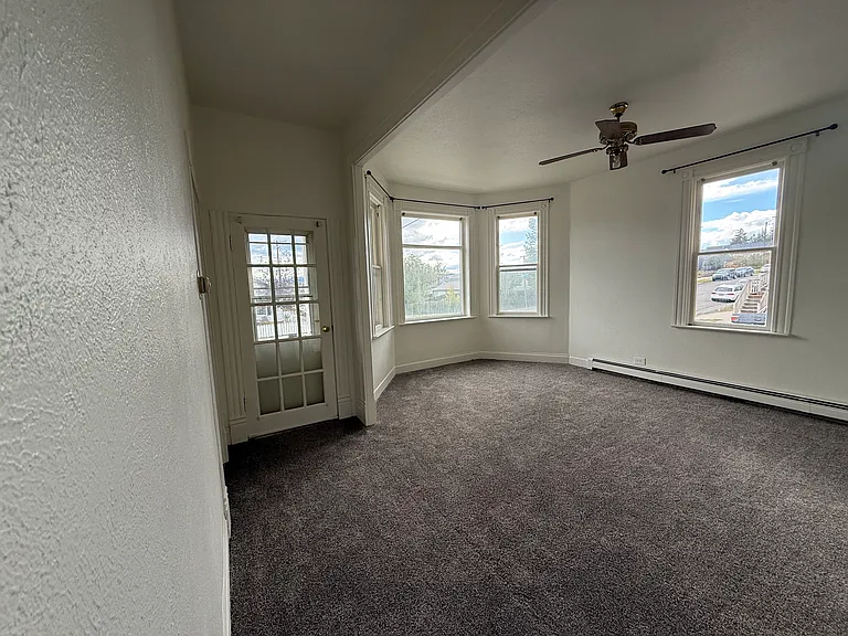 1063 W Mercury St — Photo 2