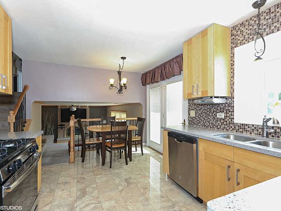 5th image of 17557 Mulberry Ave