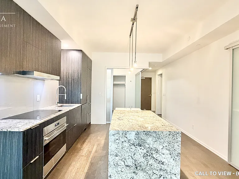 1 Bloor St E #524 — Photo 6