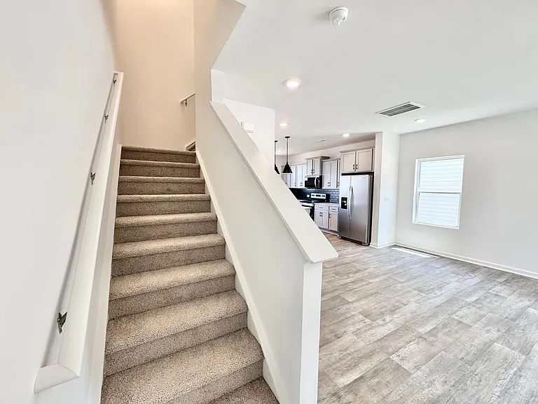335 Cliffwood St NW #E — Photo 6