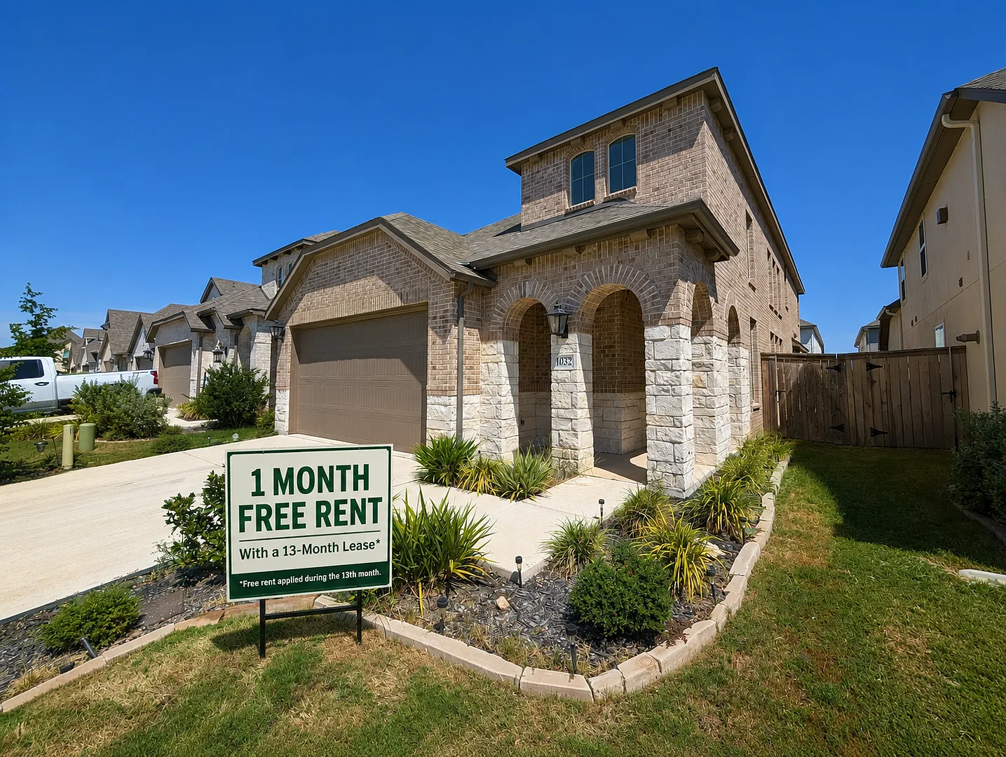 1 Mile to Gruene /4 Bedrooms 3 Bathrooms plus a Game Room Loft / Covered Patio / Fenced in Yard /... — Photo 1