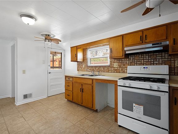 5th image of 912 Hillsboro St