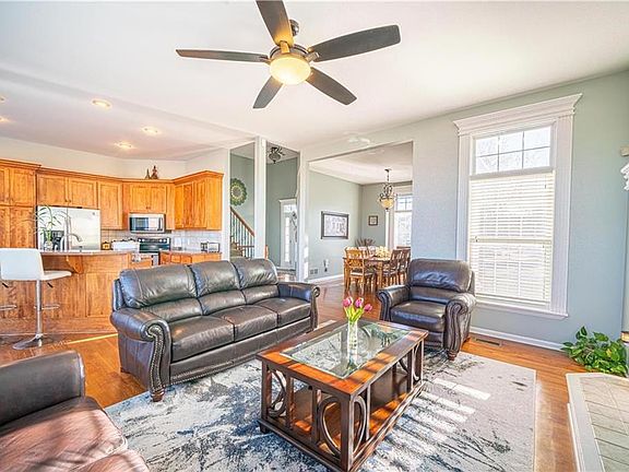 5th image of 3907 Wentworth Ct
