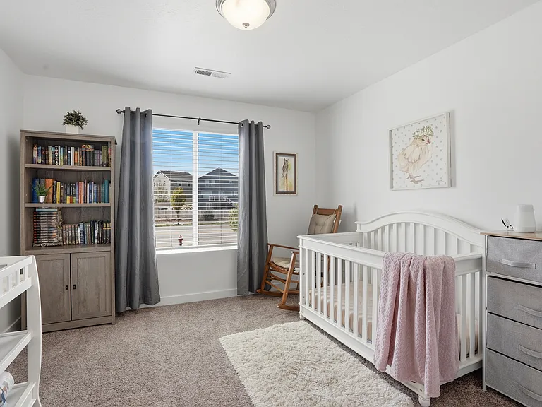 347 N Angus Dr — Photo 15