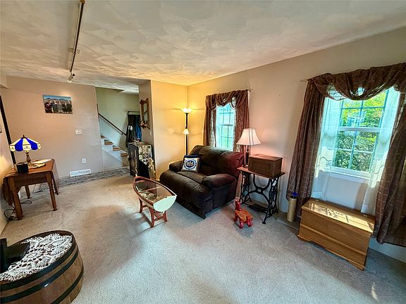 4th image of 2651 Grandview Pl