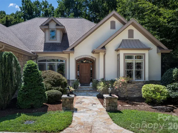 170 Cape Martin Cir, Hendersonville, NC 28791
