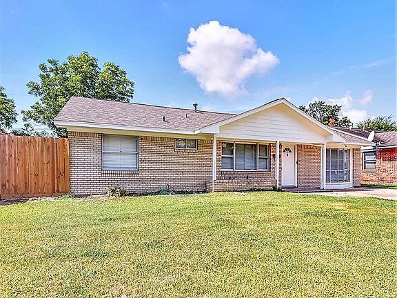 3rd image of 3018 Cedarcrest Dr