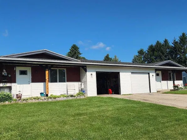 1135 N 3rd St, Lomira, WI 53048