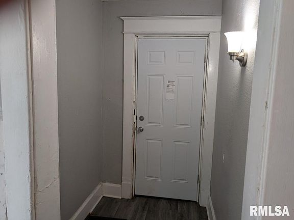 5th image of 824 W 14th St