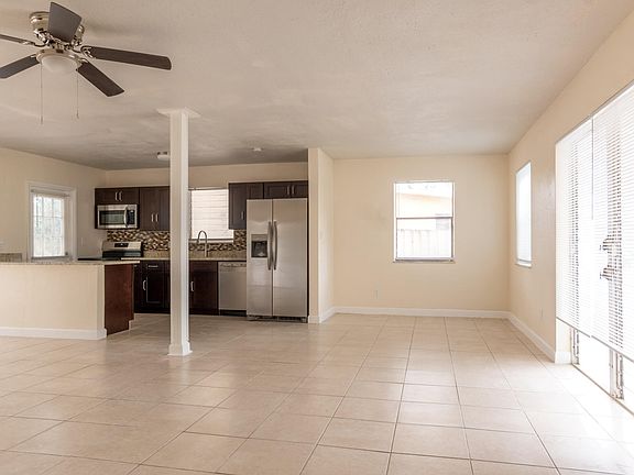 4th image of 170 SE Serenata Court