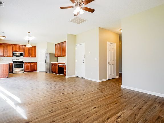 5th image of 816 Stackhurst Way