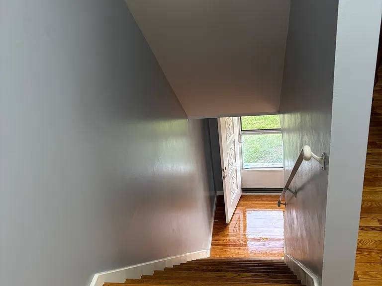631 Hollywell Ave — Photo 8