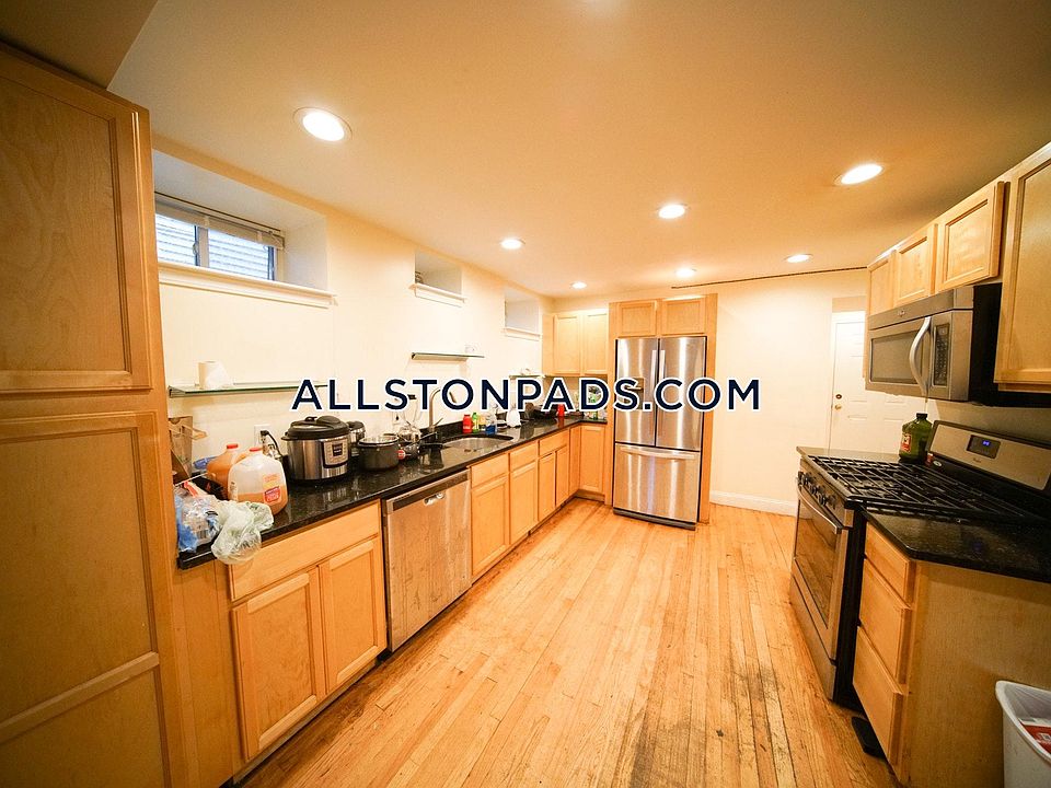 2nd image of 48 Ashford St #R2