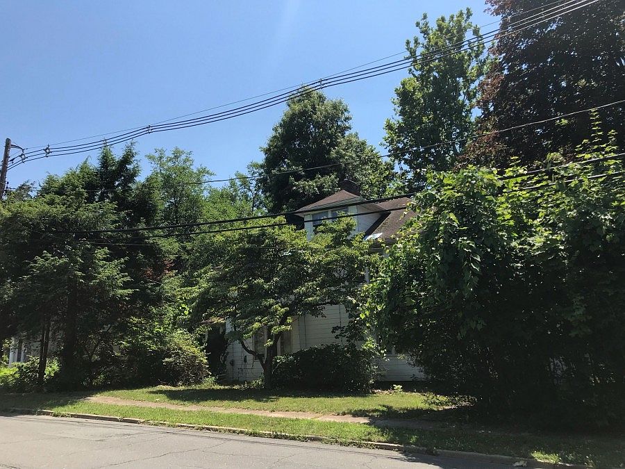 2nd image of 4 Westervelt Pl