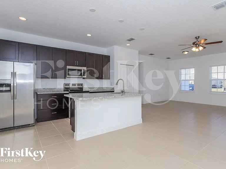 189 Willow Dr — Photo 5