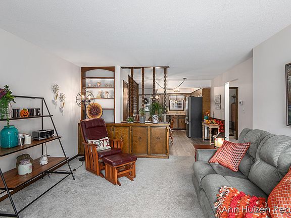 3rd image of 7481 Pinegrove Dr