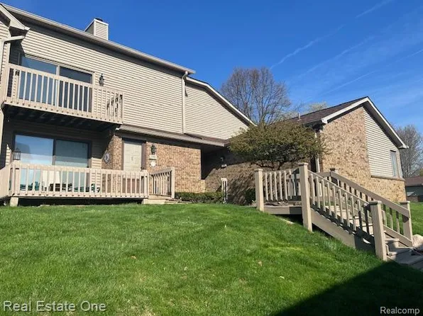 7147 Elmhurst, West Bloomfield, MI 48322
