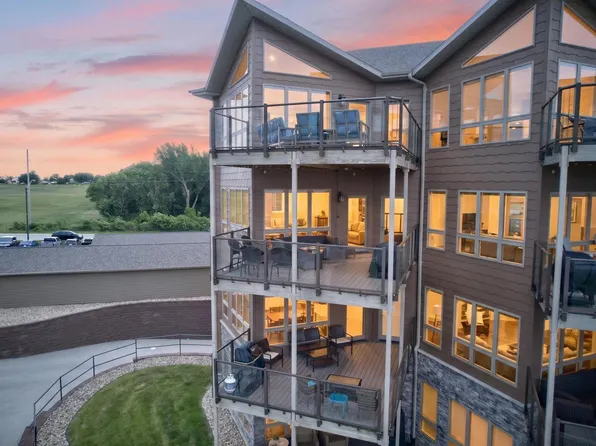 570 Linden Dr #316, Arnolds Park, IA 51331