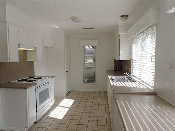3rd image of 2308 Lexington Dr