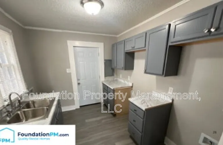 790 S Pkwy E — Photo 3