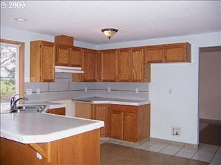 2nd image of 10716 NE 65th St