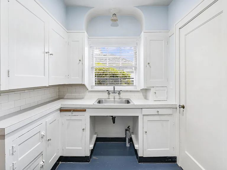 2567 NW Raleigh St — Photo 22