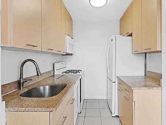 3rd image of 620 Lenox Ave APT 7A