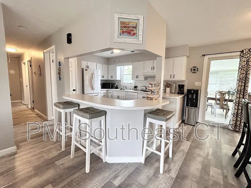 4 bed, 1.5 bath, 1587 sqft, $2,800 — Photo 3