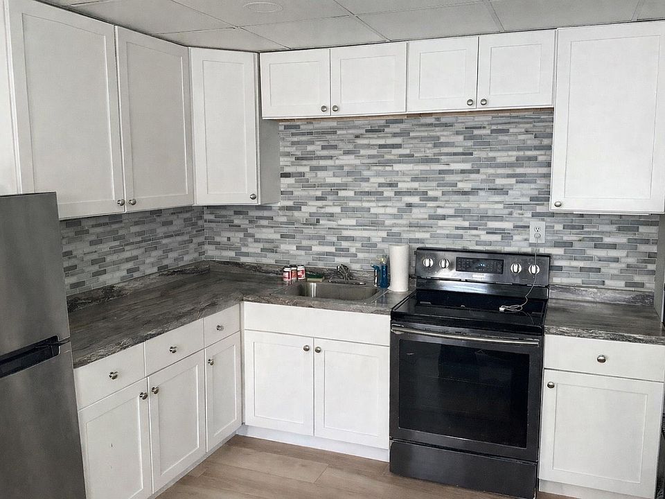 1st image of 611 W Henley St #3