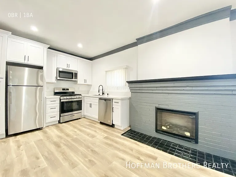 2360 W Washington Blvd #202 — Photo 4