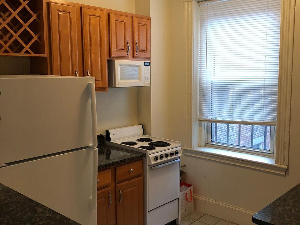 2nd image of 19 Queensberry St #410