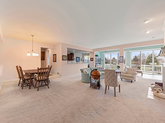 3rd image of 704 Glory Dr